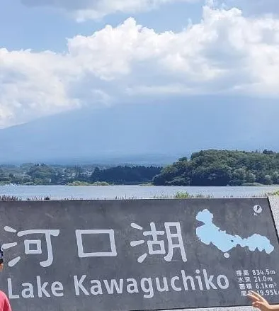 河口湖から富士山を望む…が、雲に覆われてみえない！